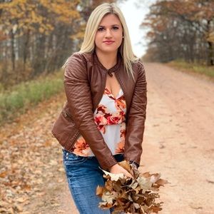 Meet your Posher, Alyssa